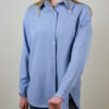 Emma Blouse – Blauw De Emma Blouse is ONE SIZE, combineert stijl en comfort in één perfect ontwerp. Gemaakt van zachte, hoogwaardige stof, biedt deze blouse een prachtige pasvorm en een vleugje verfijning. Dankzij de veelzijdige uitstraling is de Emma Blouse ideaal voor zowel een casual dagje uit als een zakelijke look.