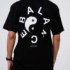 Ontdek harmonie in stijl met het Balance T-Shirt. Dit unieke shirt valt op door het opvallende yin-yang logo, gemaakt van zacht teddy-stof, dat niet alleen een speelse touch toevoegt, maar ook een gevoel van balans en verbinding symboliseert. Gemaakt van hoogwaardig, comfortabel katoen, biedt dit shirt een perfecte pasvorm en alledaags gemak. Of je nu een statement wilt maken of gewoon op zoek bent naar een relaxed shirt met een twist, de Balance T-Shirt is ideaal voor zowel casual uitjes als momenten van ontspanning.